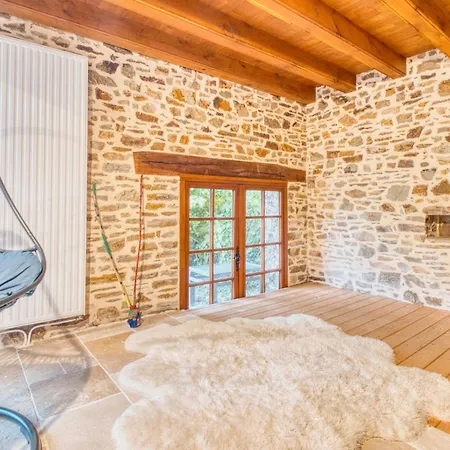 Holiday home Beautiful In Jumilhac-le Grand With Kitchen